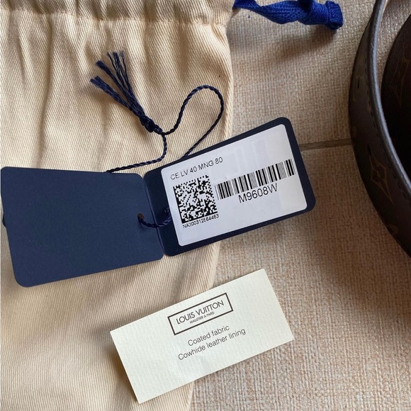 Louis Vuitton golden buckle in the form of the initials LV with width of 40 mm - Picture 3 of 5